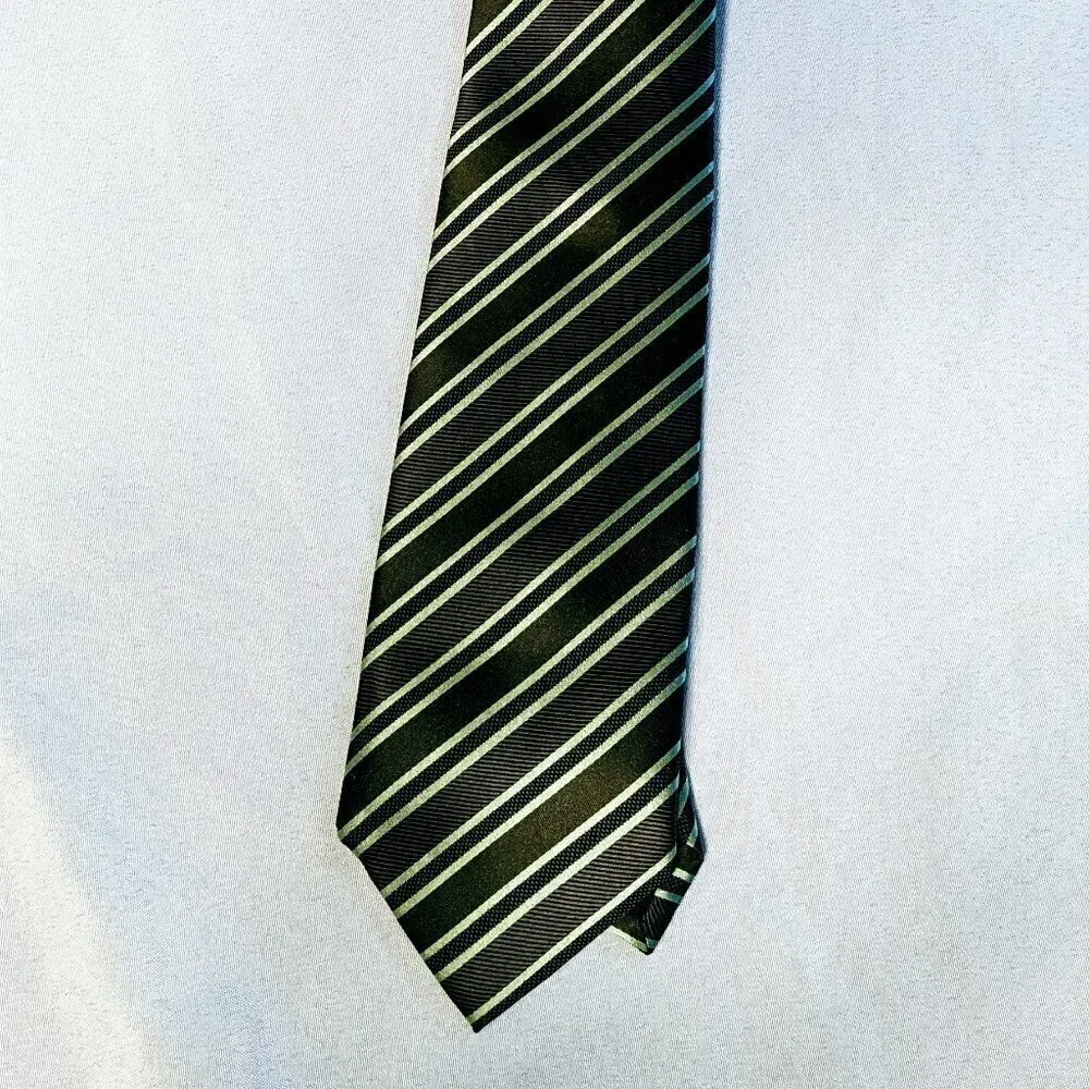 Y & G Men's Charcoal & Green 100% Silk Tie